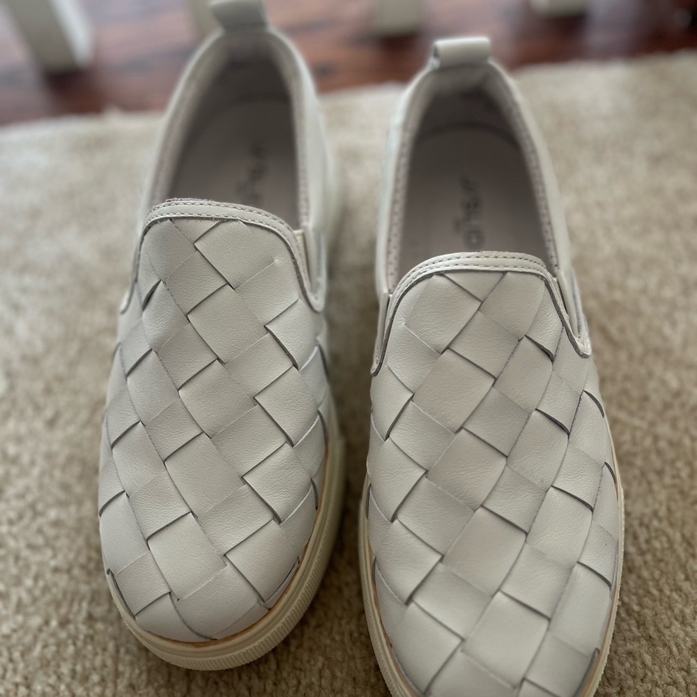 NEW J/ Slides NYC White Leather Junior Slip On Sneaker  Braided